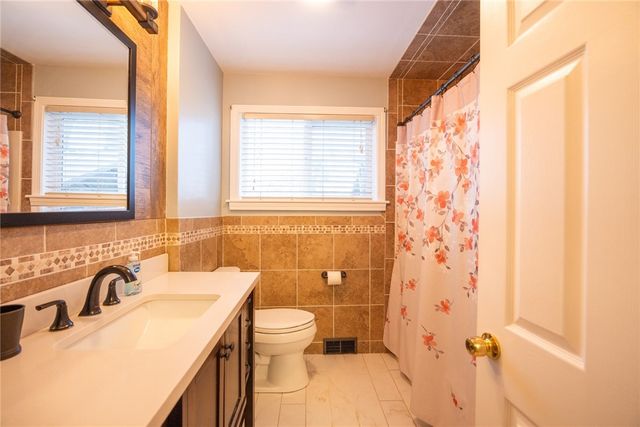 11 Salem Drive, North Providence, RI 02904