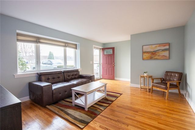 11 Salem Drive, North Providence, RI 02904