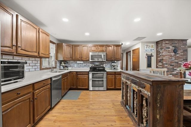 70-R Milk St, Blackstone, MA 01504