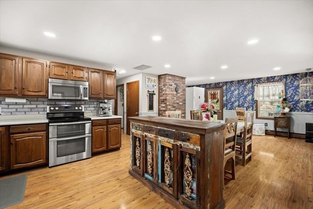 70-R Milk St, Blackstone, MA 01504