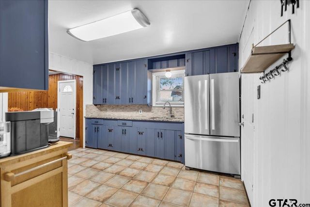 199 North Oak St., Van, TX 75790