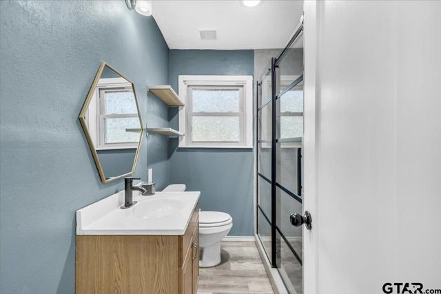 199 North Oak St., Van, TX 75790