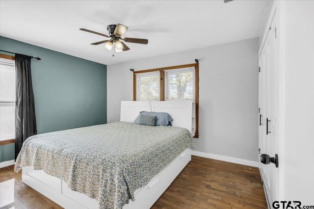 199 North Oak St., Van, TX 75790