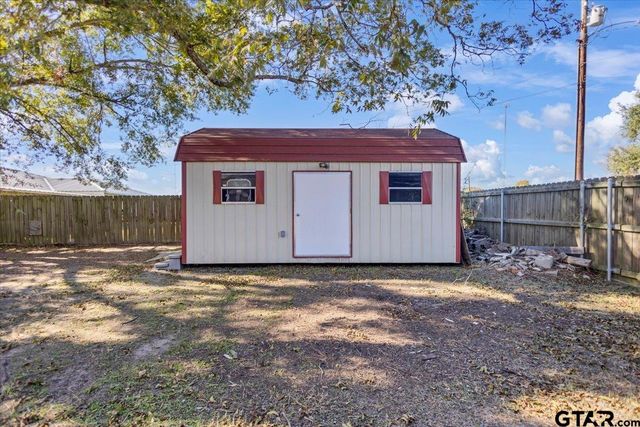 199 North Oak St., Van, TX 75790