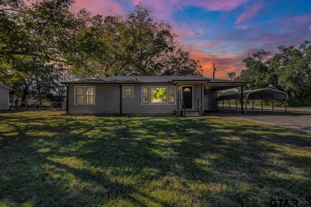 199 North Oak St., Van, TX 75790