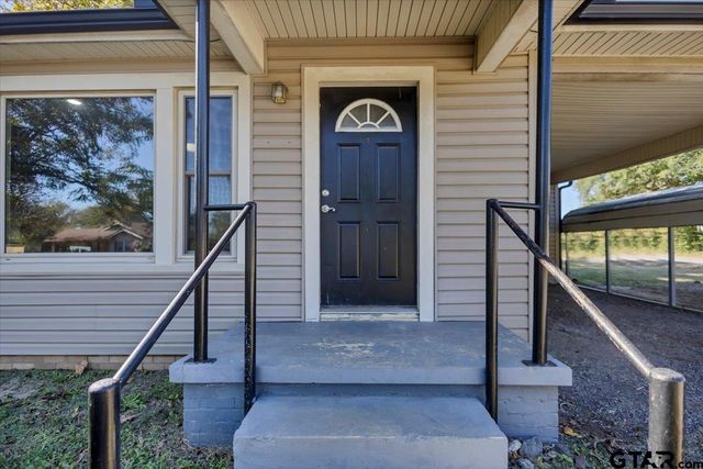 199 North Oak St., Van, TX 75790