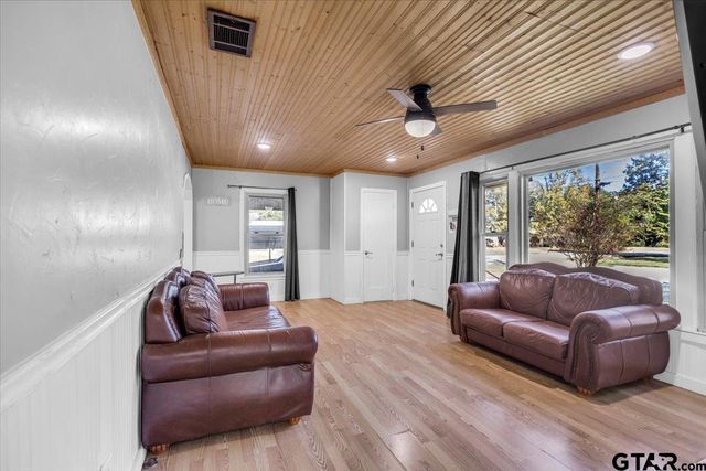 199 North Oak St., Van, TX 75790