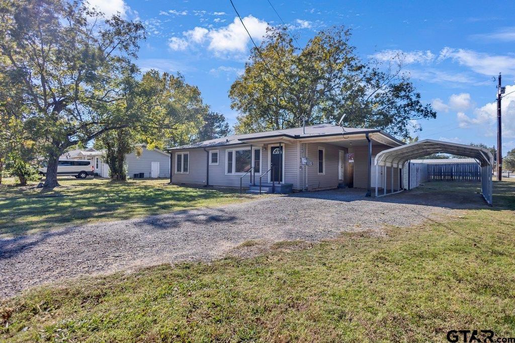 199 North Oak St., Van, TX 75790