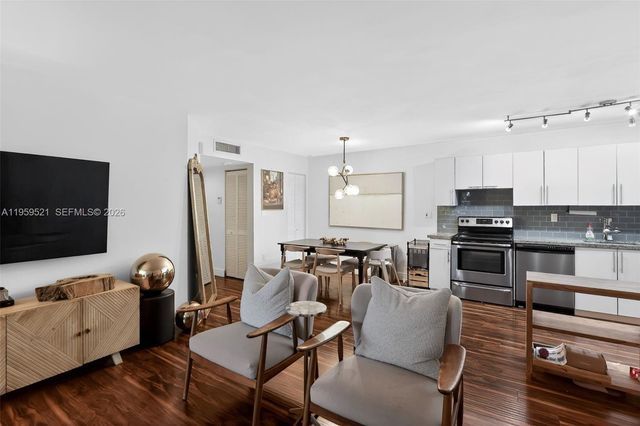 4780 NW 102nd Ave 103-11, Doral, FL 33178