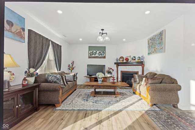 7658 Hillway Drive, Indianapolis, IN 46113