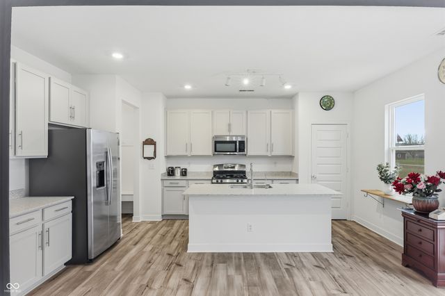 7658 Hillway Drive, Indianapolis, IN 46113