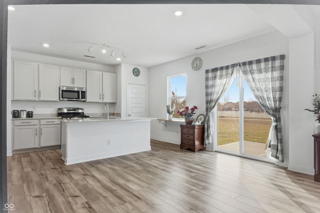 7658 Hillway Drive, Indianapolis, IN 46113