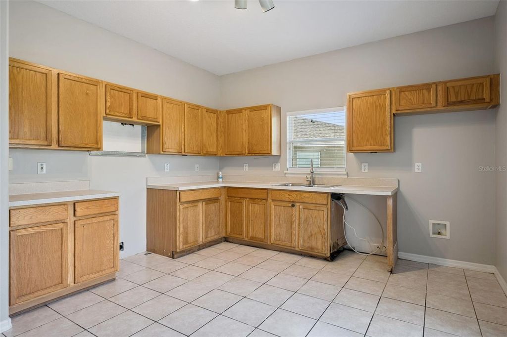 Image 11 of property listing at 2572 ACUNA COURT, Lake Mary, FL 32746