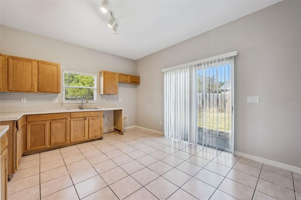 Image 12 of property listing at 2572 ACUNA COURT, Lake Mary, FL 32746