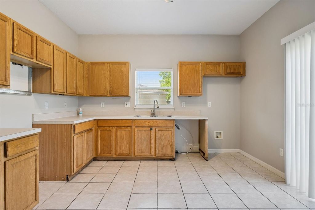 Image 13 of property listing at 2572 ACUNA COURT, Lake Mary, FL 32746