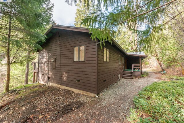 540 Lost Bridge Rd, Lewiston, CA 96052