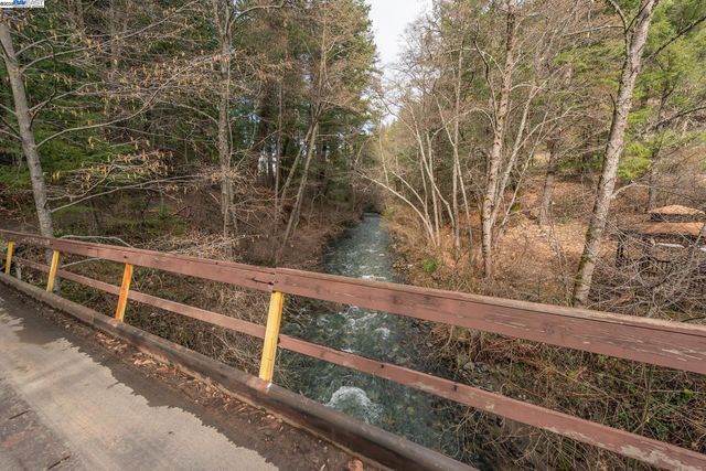 540 Lost Bridge Rd, Lewiston, CA 96052