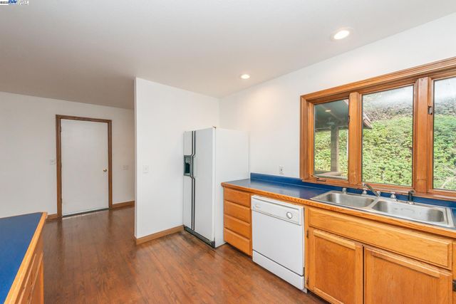 540 Lost Bridge Rd, Lewiston, CA 96052