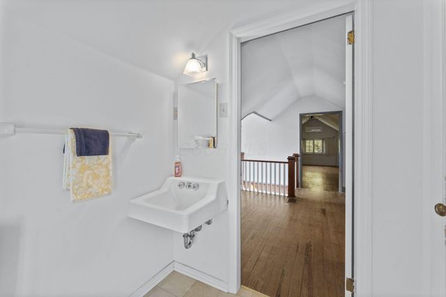 27 Woodland Avenue, Delaware, OH 43015