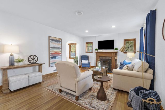 27 Woodland Avenue, Delaware, OH 43015