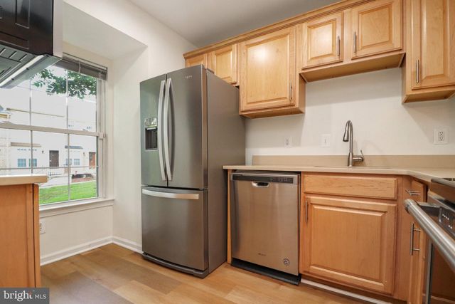 13893 OYSTER POINT CT, Chantilly, VA 20151