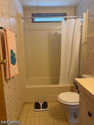 210 Pine Key LN 210, Naples, FL 34114