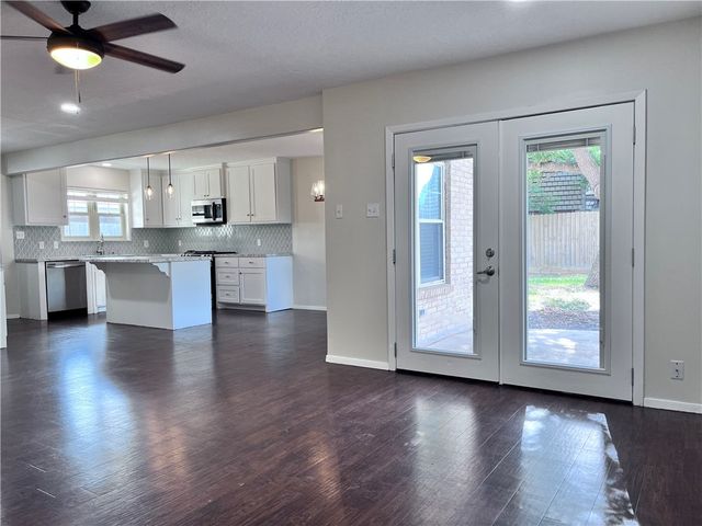 621 Philomena Dr, Corpus Christi, TX 78412