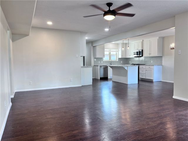621 Philomena Dr, Corpus Christi, TX 78412