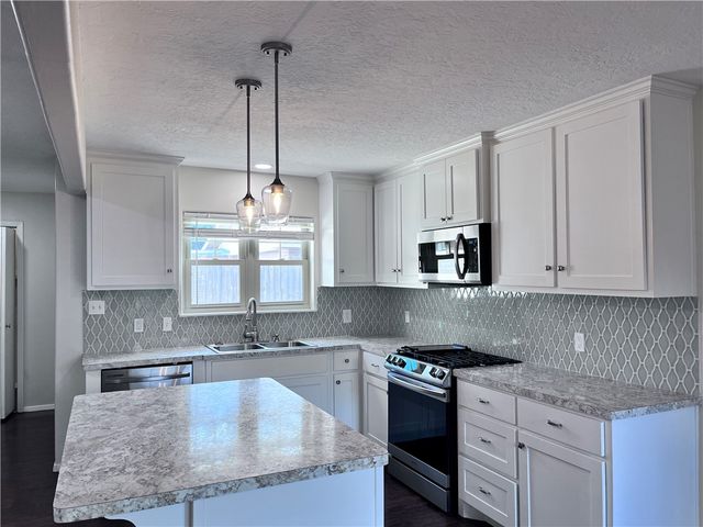 621 Philomena Dr, Corpus Christi, TX 78412