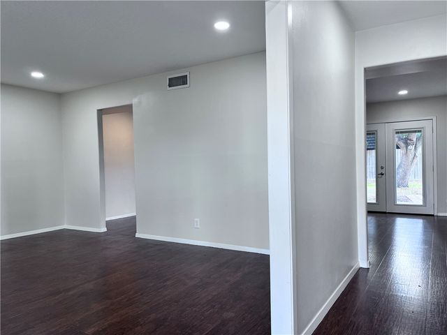 621 Philomena Dr, Corpus Christi, TX 78412