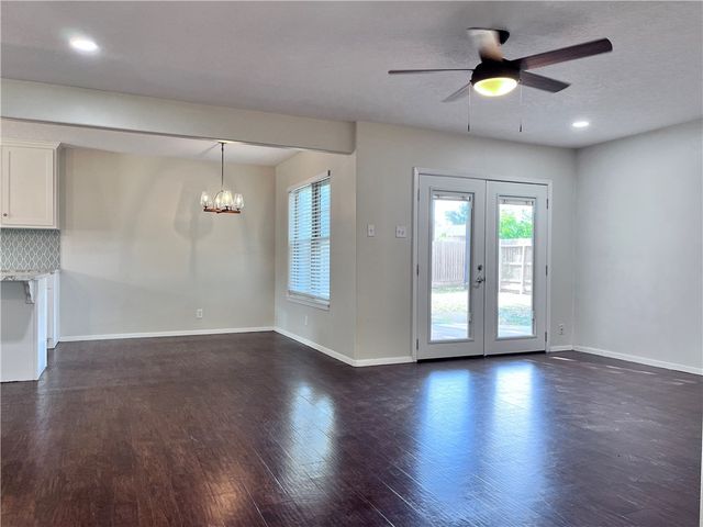 621 Philomena Dr, Corpus Christi, TX 78412