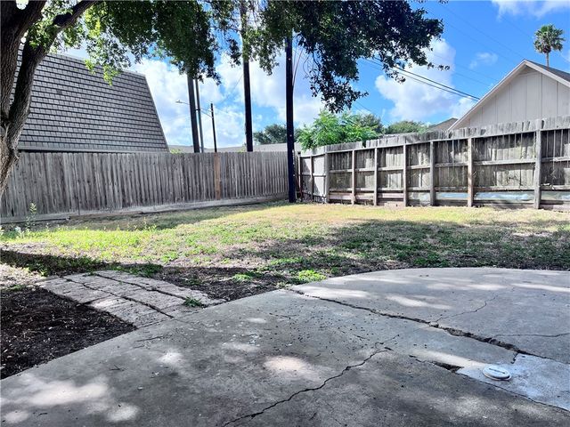 621 Philomena Dr, Corpus Christi, TX 78412