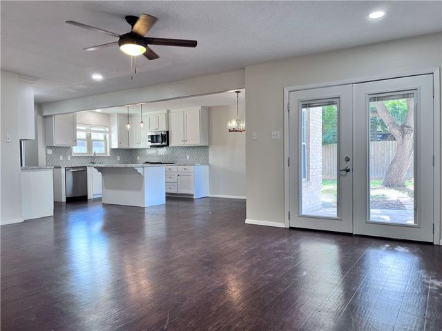 621 Philomena Dr, Corpus Christi, TX 78412