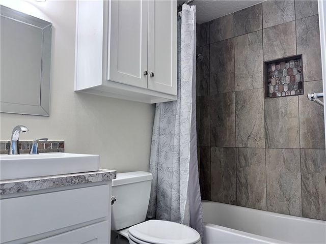 621 Philomena Dr, Corpus Christi, TX 78412
