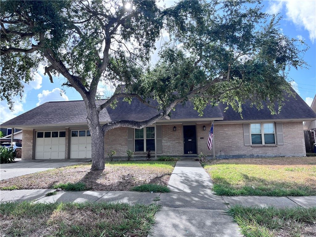 621 Philomena Dr, Corpus Christi, TX 78412