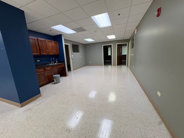 480 E Roosevelt Road, West Chicago, IL 60185