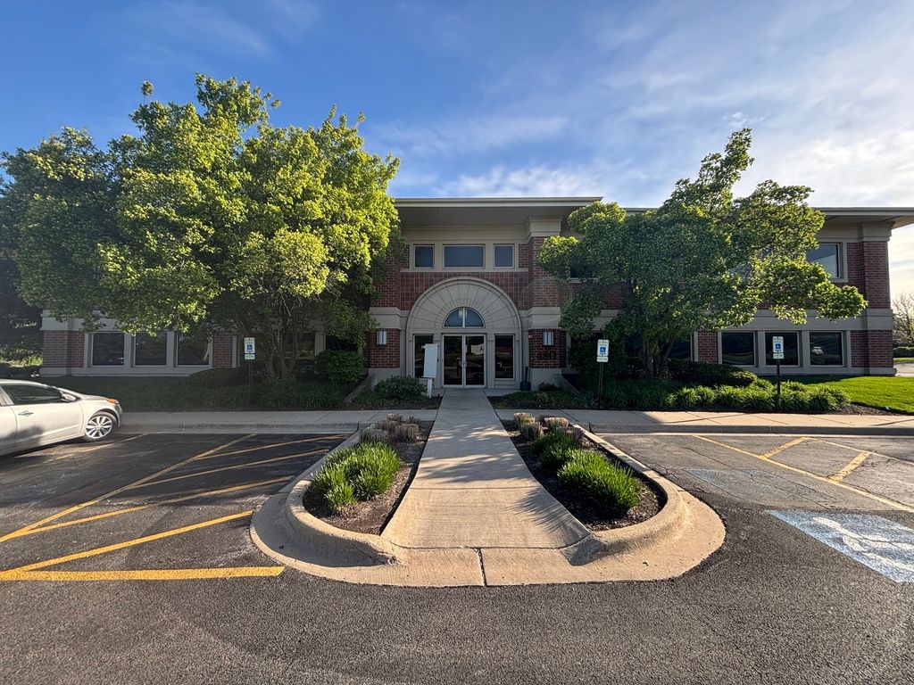 480 E Roosevelt Road, West Chicago, IL 60185