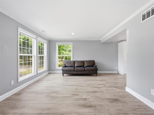 2659 Chrysler Avenue, Waterford, MI 48328