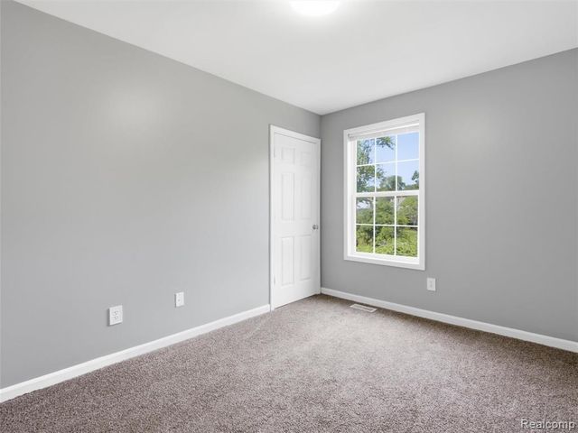 2659 Chrysler Avenue, Waterford, MI 48328
