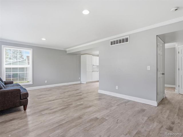 2659 Chrysler Avenue, Waterford, MI 48328