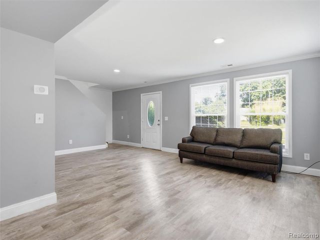 2659 Chrysler Avenue, Waterford, MI 48328