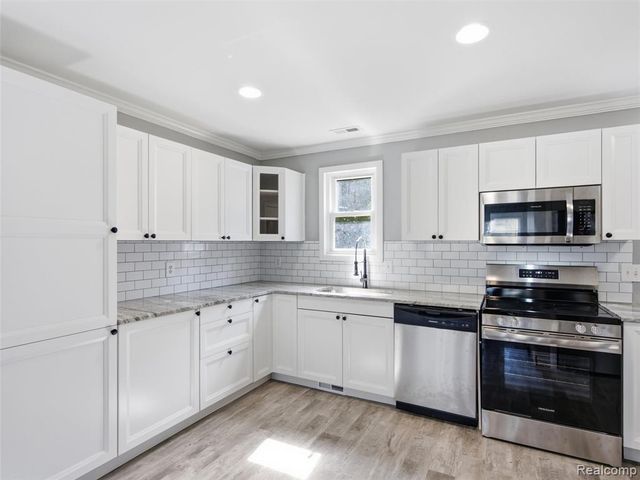 2659 Chrysler Avenue, Waterford, MI 48328