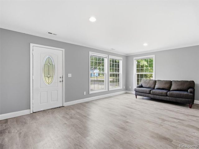 2659 Chrysler Avenue, Waterford, MI 48328
