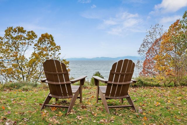 16 Lakewood Parkway, Burlington, VT 05408