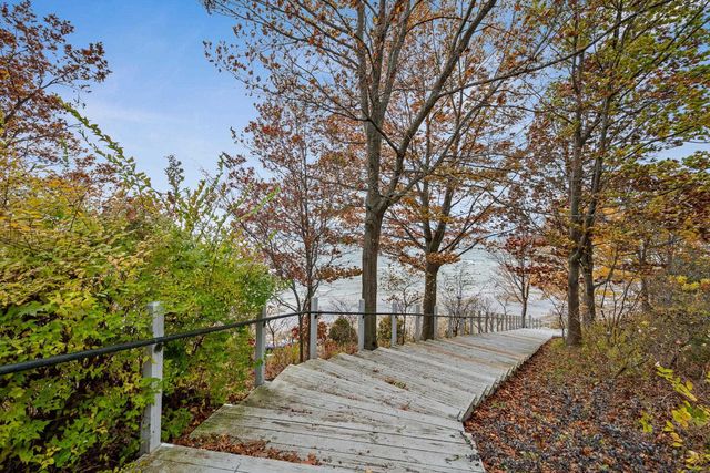 16 Lakewood Parkway, Burlington, VT 05408