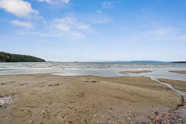 16 Lakewood Parkway, Burlington, VT 05408