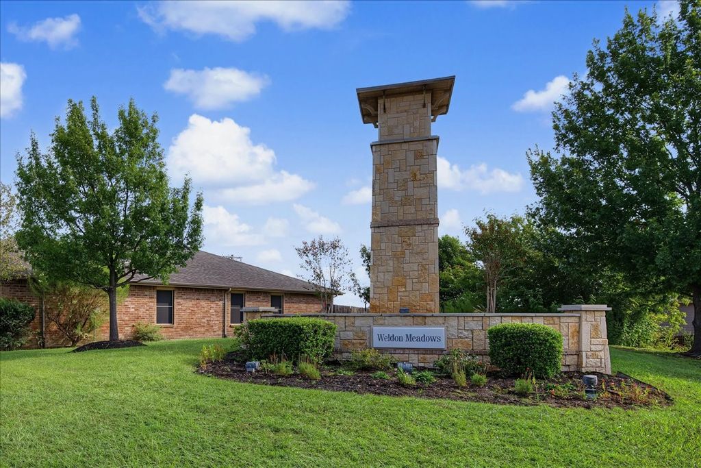 821 Green Heath Avenue, Fort Worth, TX 76120 — photo 2