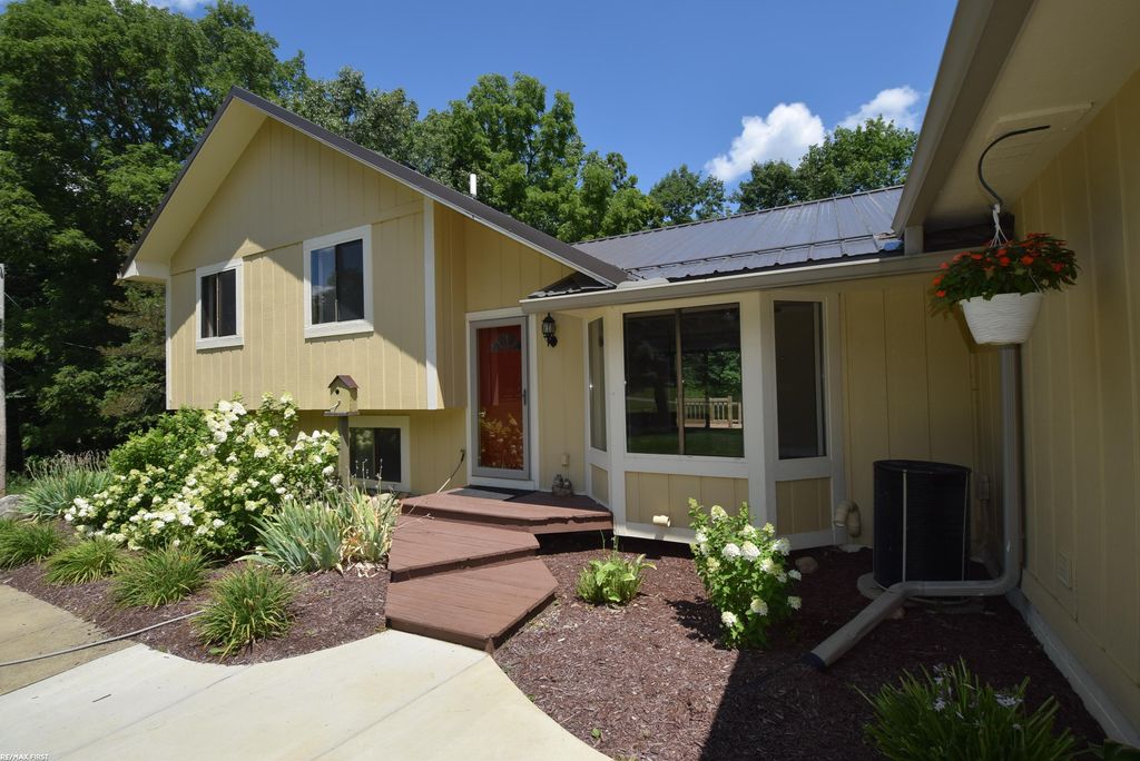 3424 Abbey Lane, Lapeer, MI 48446