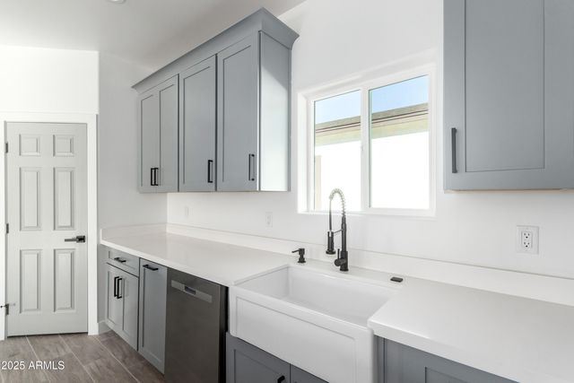 10611 N 81st Avenue, Peoria, AZ 85345