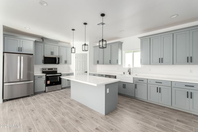 10611 N 81st Avenue, Peoria, AZ 85345